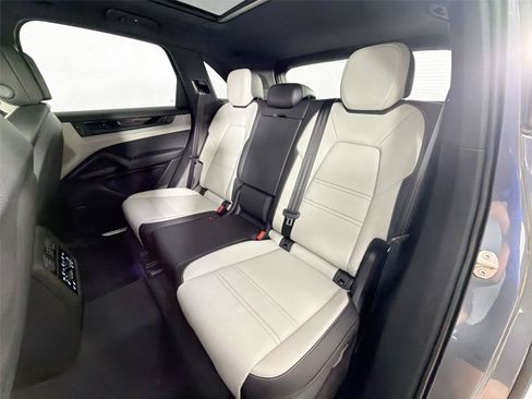 Certified 2026 Porsche Cayenne AWD/4WD image 25