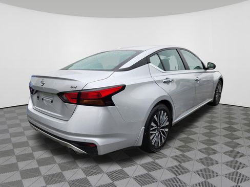Used 2024 Nissan Altima 2.5 SV w/ SV Premium Package FWD image 4