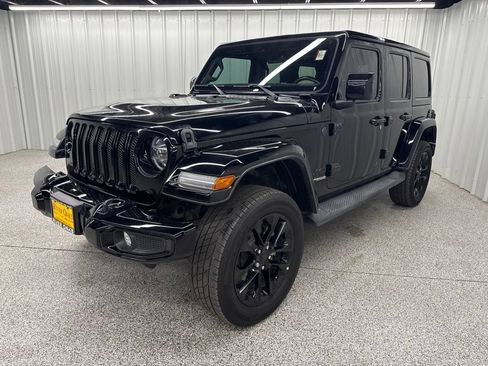 Used 2021 Jeep Wrangler Unlimited Sahara AWD/4WD image 3