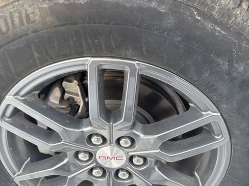 Used 2025 GMC Acadia Elevation image 3