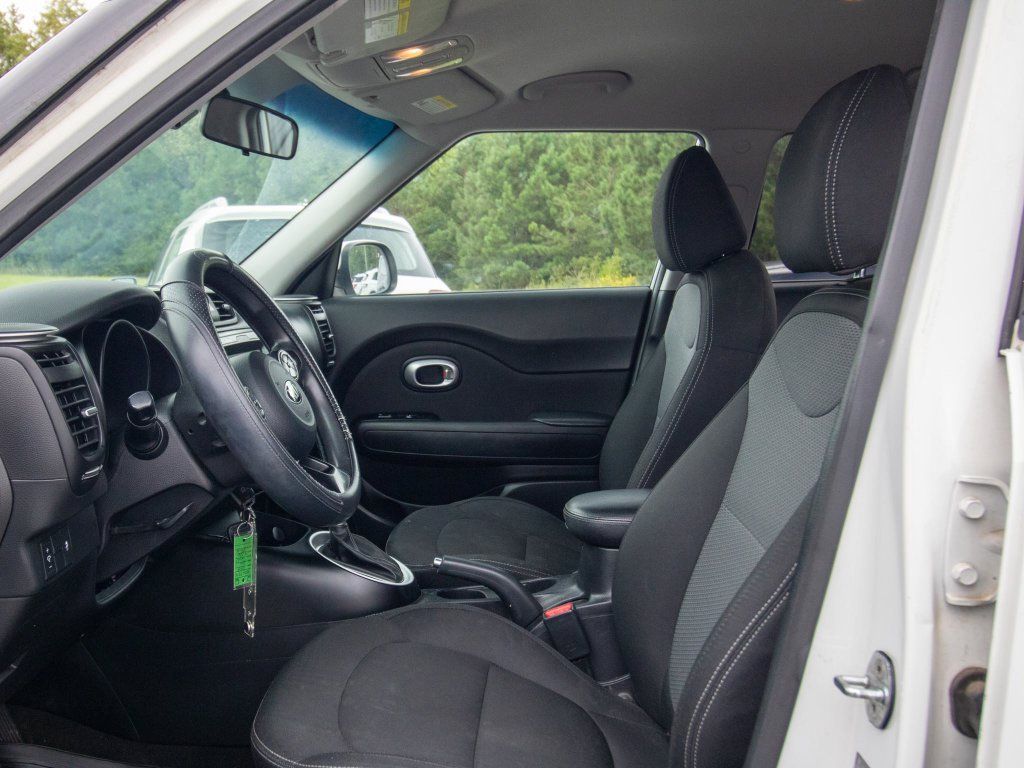 Used 2018 Kia Soul + FWD image 7
