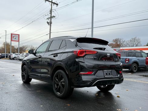 Used 2024 Buick Encore GX Sport Touring image 3