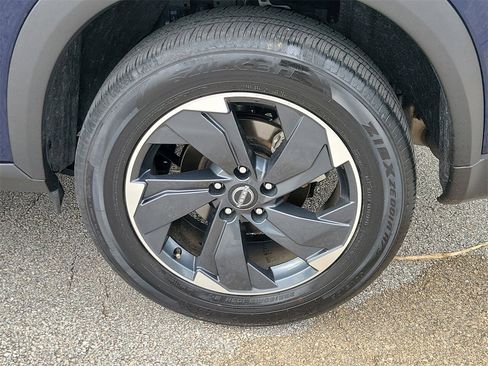 Used 2025 Nissan Rogue SV image 5