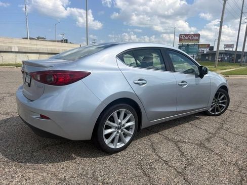 Used 2018 MAZDA MAZDA3 Touring FWD image 3