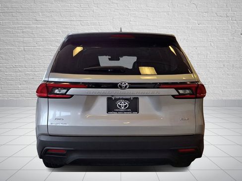 Certified 2025 Toyota Grand Highlander AWD image 5