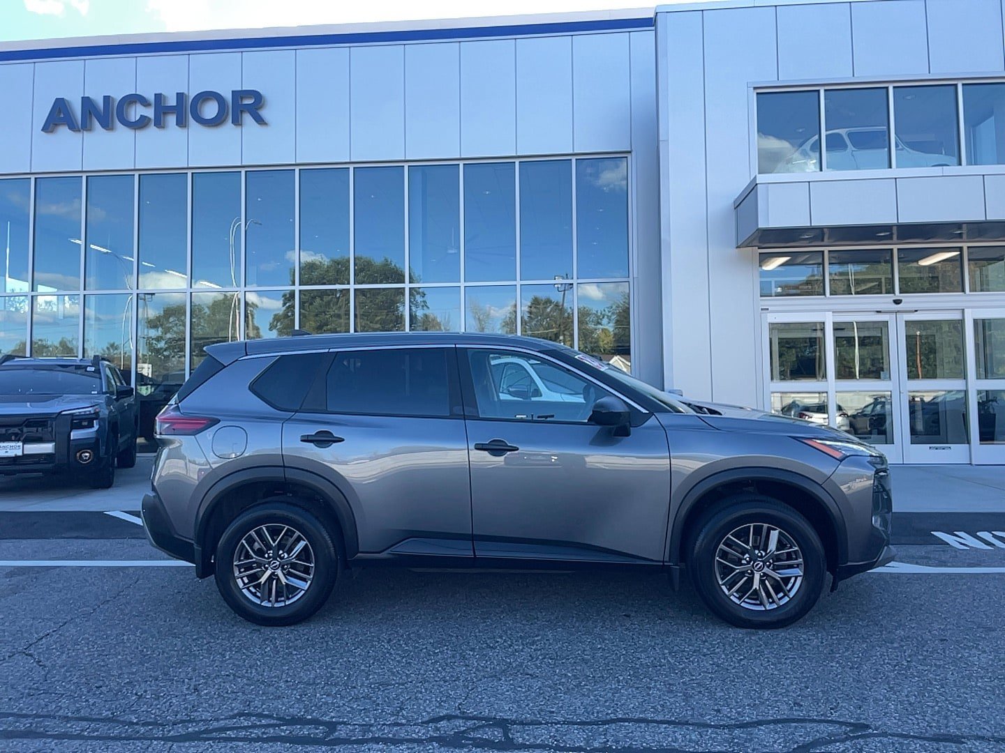 Used 2023 Nissan Rogue S AWD/4WD image 5