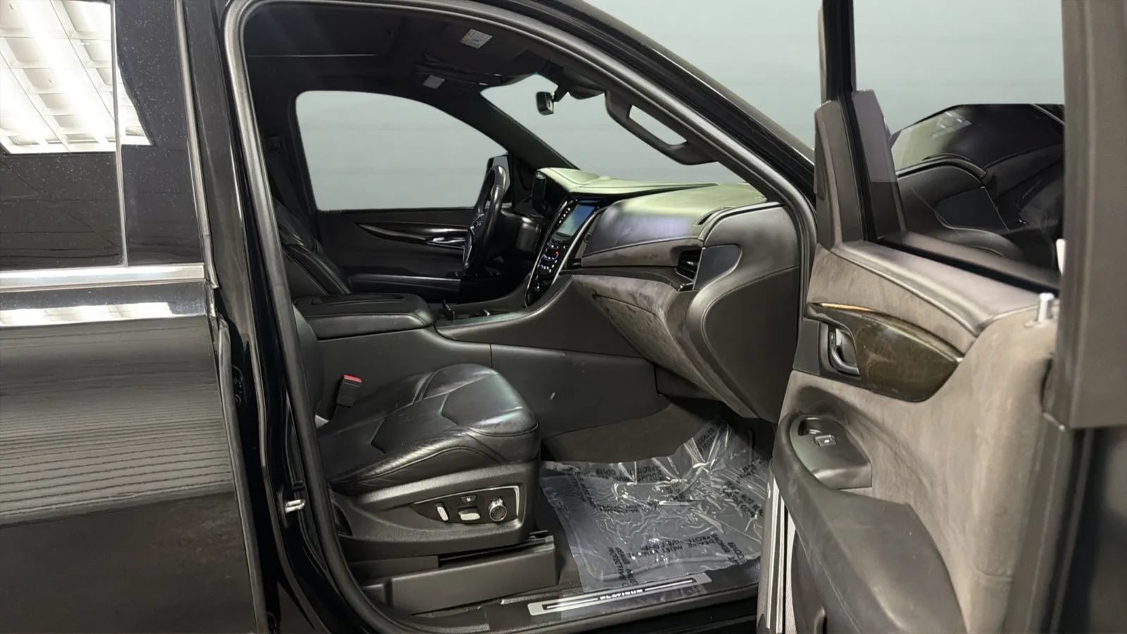 Used 2019 Cadillac Escalade Platinum RWD image 22
