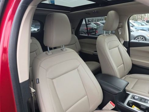 Used 2023 Ford Explorer XLT w/ Equipment Group 202A image 12