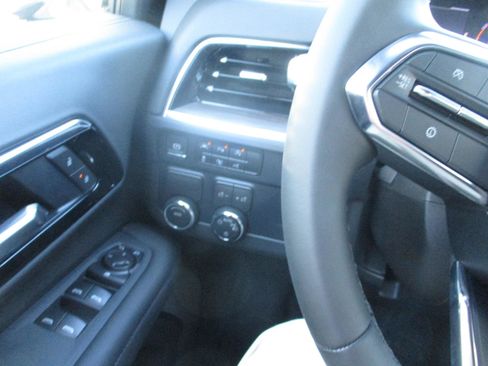 New 2026 Chevrolet Suburban LS image 21