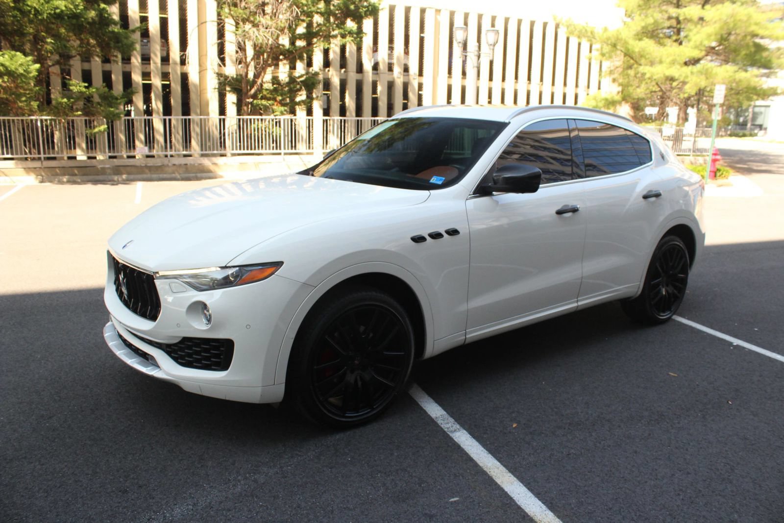 Used 2017 Maserati Levante w/ Sport Package AWD/4WD image 13