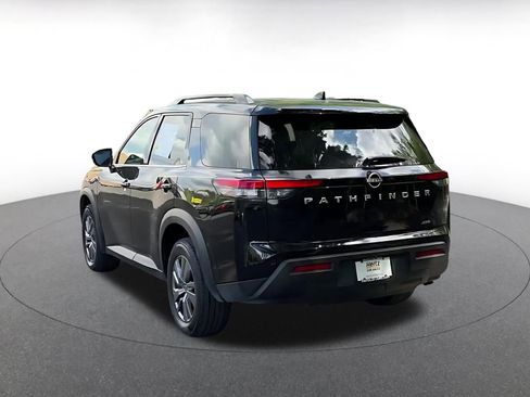 Used 2025 Nissan Pathfinder SV image 11