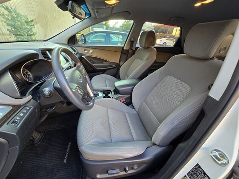 Used 2017 Hyundai Santa Fe SE image 10