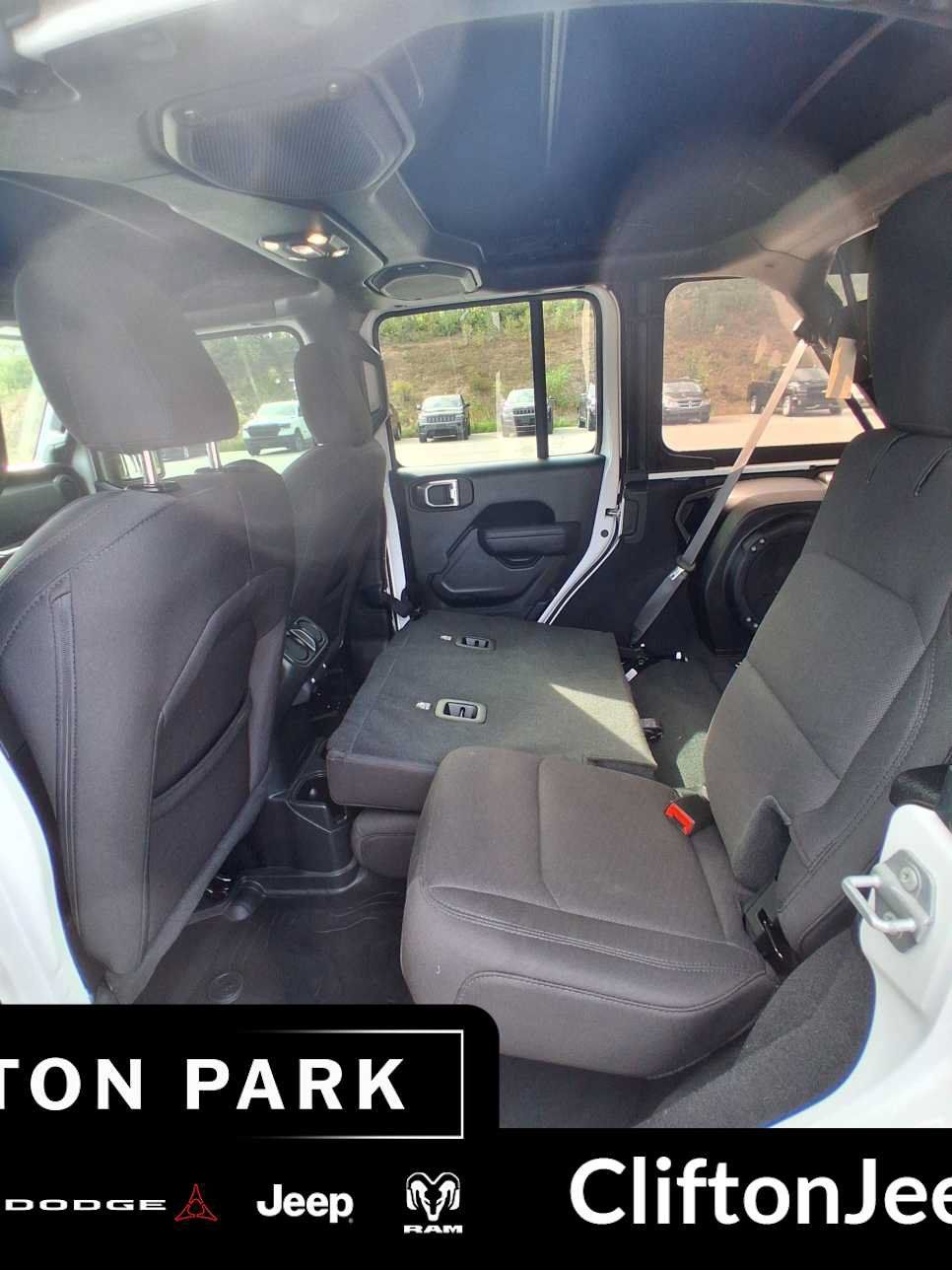 Used 2022 Jeep Wrangler Unlimited Sport AWD/4WD image 17