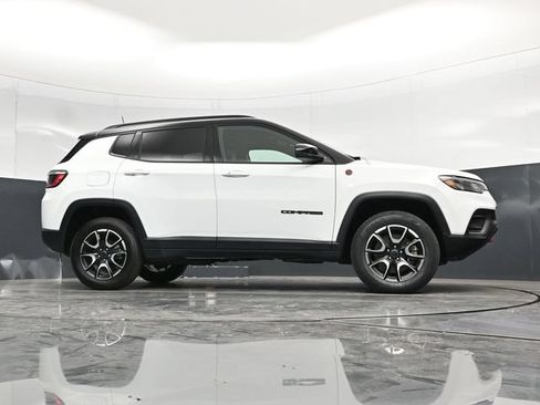 Certified 2025 Jeep Compass Trailhawk AWD/4WD image 60