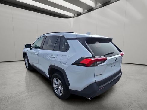 Used 2021 Toyota RAV4 XLE w/ Convenience Package image 7