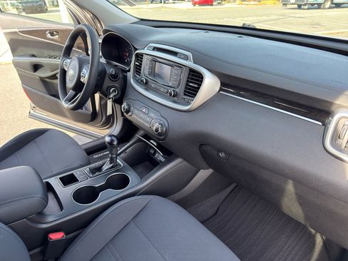 Used 2018 Kia Sorento L image 27
