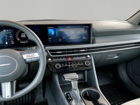 Used 2025 Hyundai Sonata SE FWD image 9