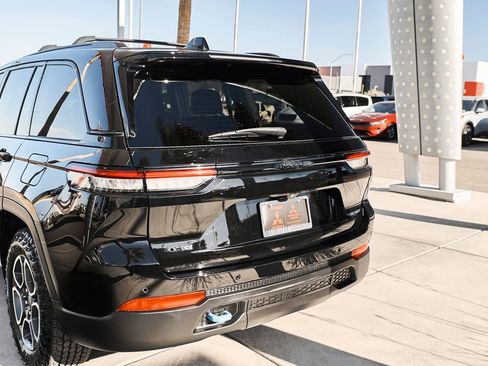 Used 2022 Jeep Grand Cherokee Trailhawk w/ Advanced Protech Group II image 10