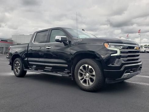 Used 2022 Chevrolet Silverado 1500 High Country w/ Technology Package AWD/4WD image 3