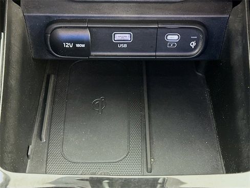 Used 2024 Kia Telluride EX w/ EX Captain's Chair Package image 21