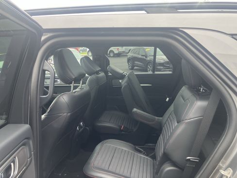 Used 2025 Ford Explorer ST-Line image 16
