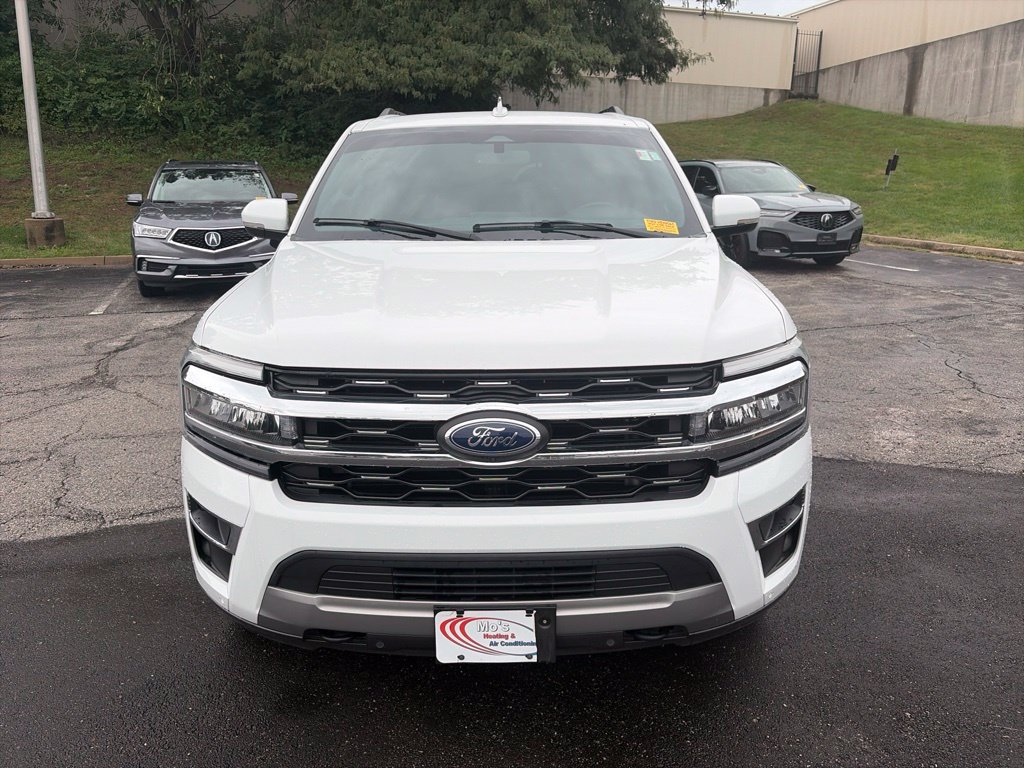 Used 2023 Ford Expedition Limited AWD/4WD image 2