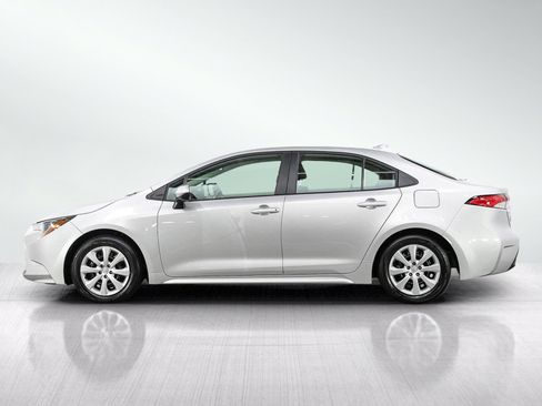 Used 2024 Toyota Corolla LE FWD image 2