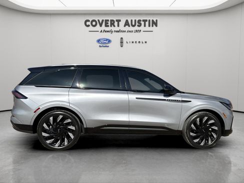 Certified 2024 Lincoln Nautilus Reserve w/ Equipment Group 202A image 6