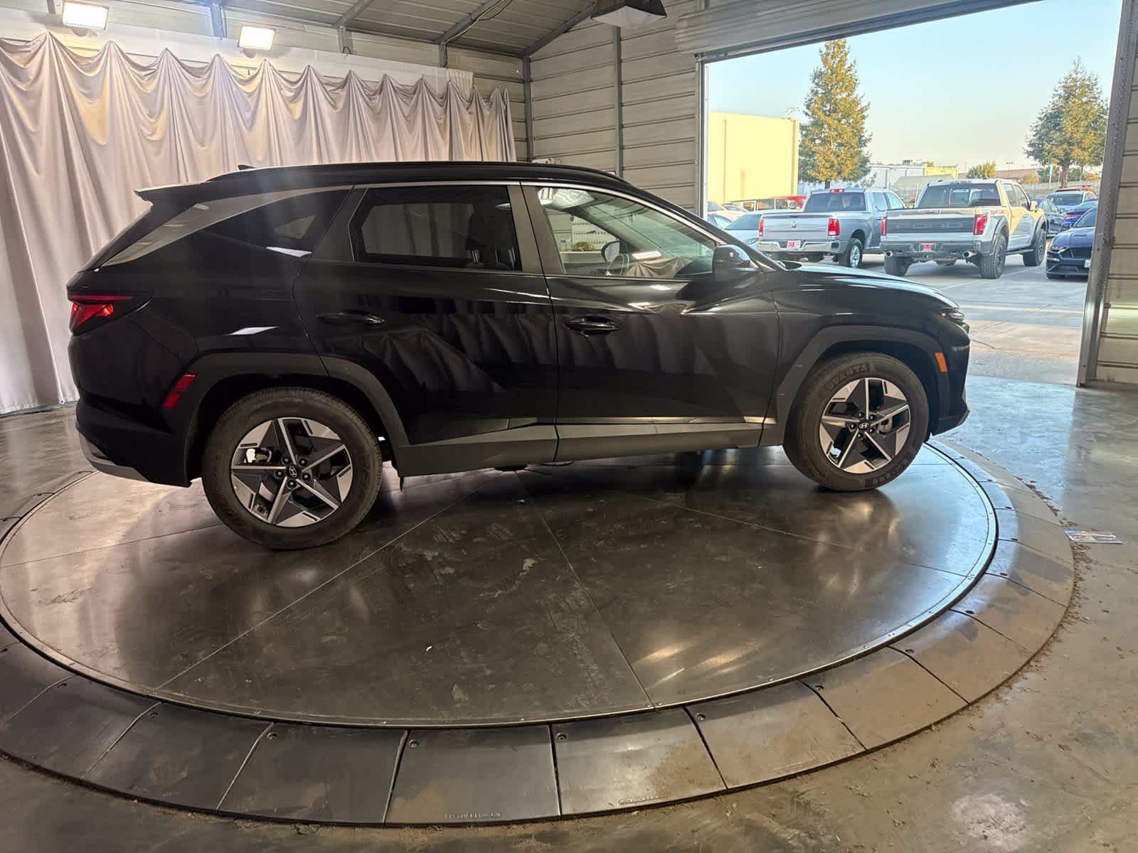 Used 2025 Hyundai Tucson SEL FWD image 4