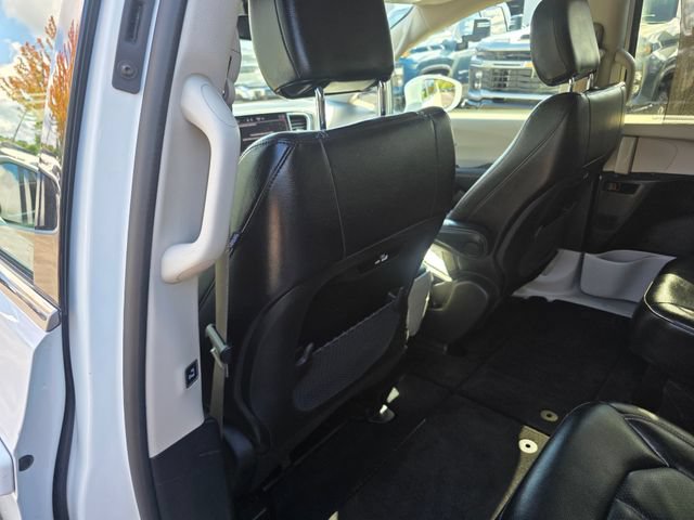 Used 2022 Chrysler Pacifica Touring-L FWD image 18