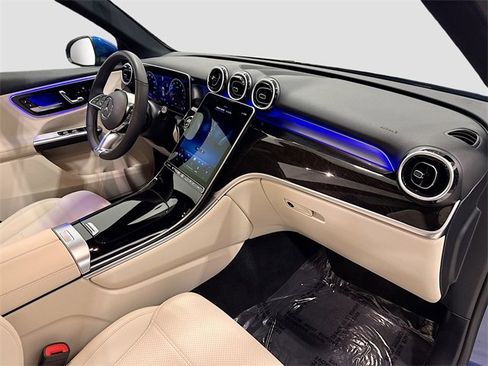 Used 2025 Mercedes-Benz GLC 300 4MATIC image 30