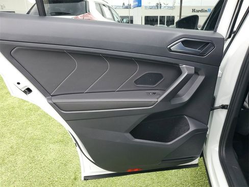 Used 2022 Volkswagen Tiguan SE R-Line image 16