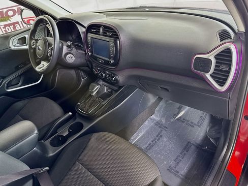 Used 2020 Kia Soul LX FWD image 29