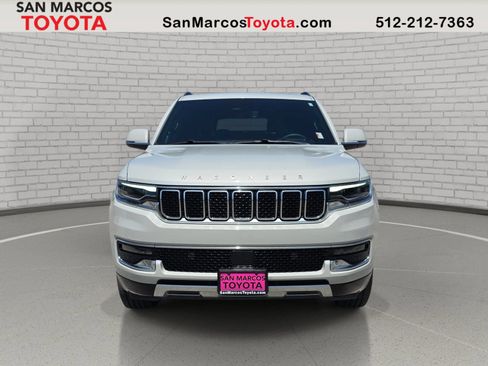 Used 2022 Jeep Wagoneer Series III w/ Flexible Seating Group AWD/4WD image 2