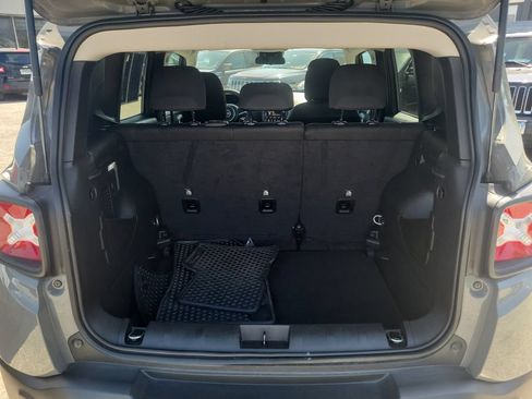 Used 2023 Jeep Renegade Latitude AWD/4WD image 7