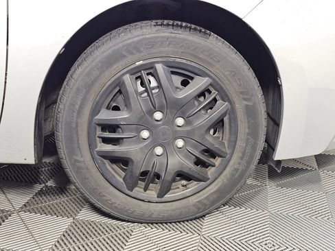 Used 2016 Toyota Corolla LE image 9