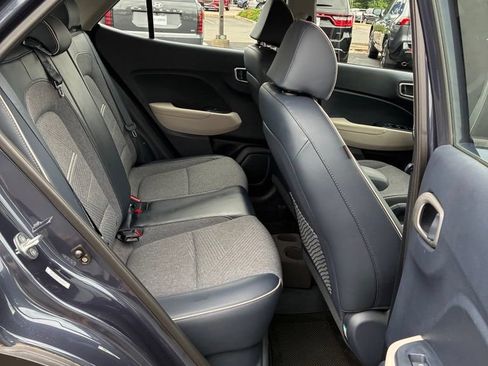 Used 2021 Hyundai Venue FWD image 21