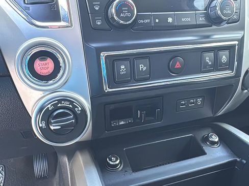 Used 2019 Nissan Titan PRO-4X w/ Pro-4x Convenience Package image 16
