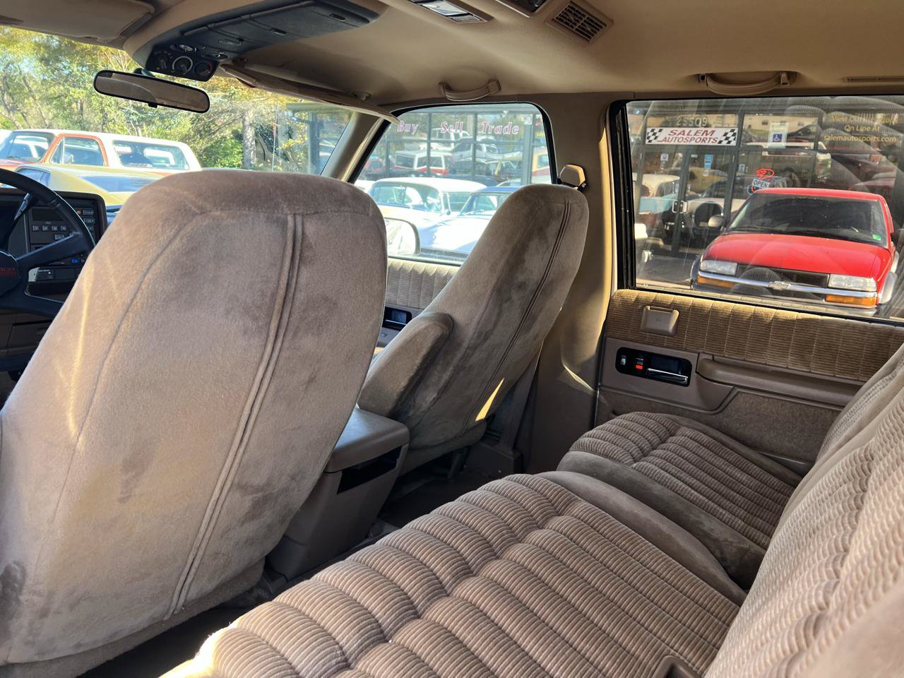 Used 1992 Chevrolet Suburban 4WD image 12