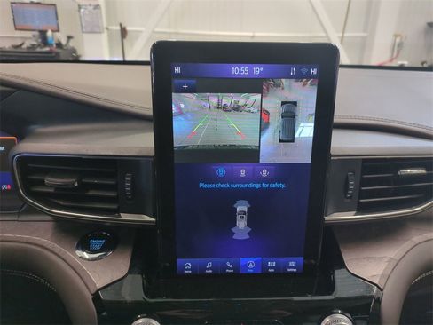 Used 2023 Ford Explorer Platinum w/ Technology Package image 26