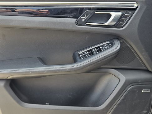 Certified 2026 Porsche Macan AWD/4WD image 22