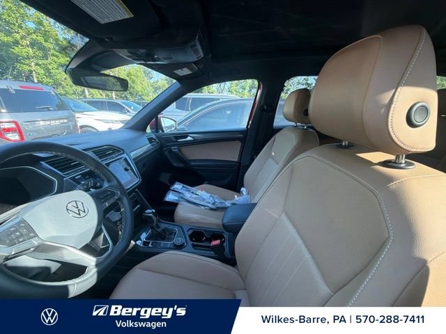 Certified 2023 Volkswagen Tiguan SE w/ Panoramic Sunroof Package AWD/4WD image 14
