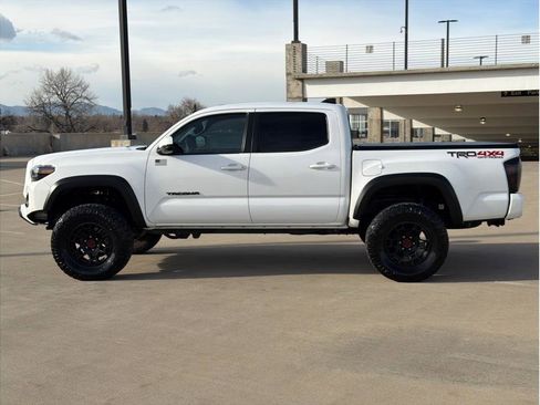 Used 2020 Toyota Tacoma TRD Off-Road image 4