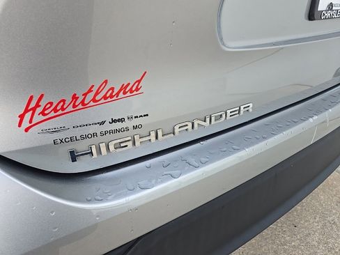 Used 2021 Toyota Highlander XLE image 18