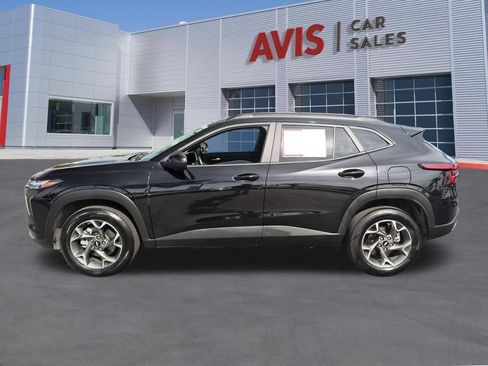 Used 2025 Chevrolet Trax LT w/ LT Convenience Package FWD image 10