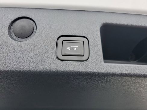 Certified 2025 Chevrolet Equinox LT w/ Convenience Package II image 32