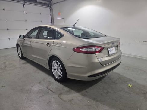 Used 2016 Ford Fusion SE w/ SE Cold Weather Package FWD image 5
