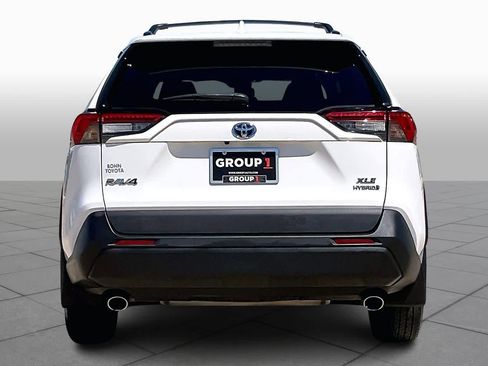 Used 2022 Toyota RAV4 XLE w/ Convenience Package image 5