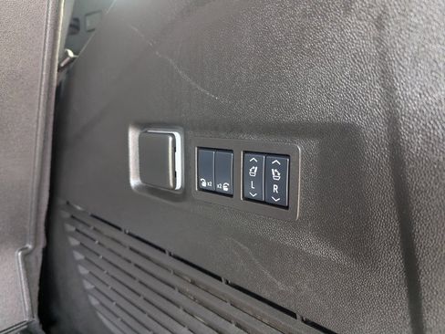 Used 2025 GMC Yukon AT4 w/ AT4 Premium Package image 27