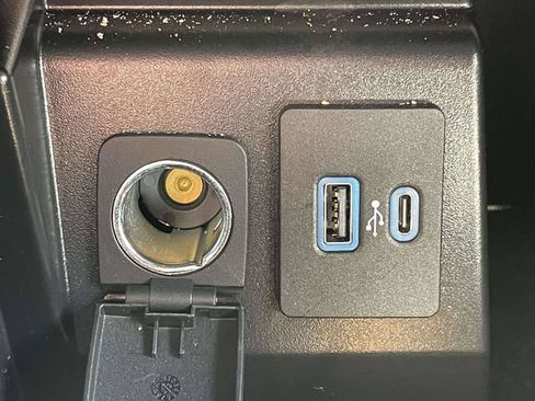 Certified 2024 Ford Explorer XLT RWD image 22